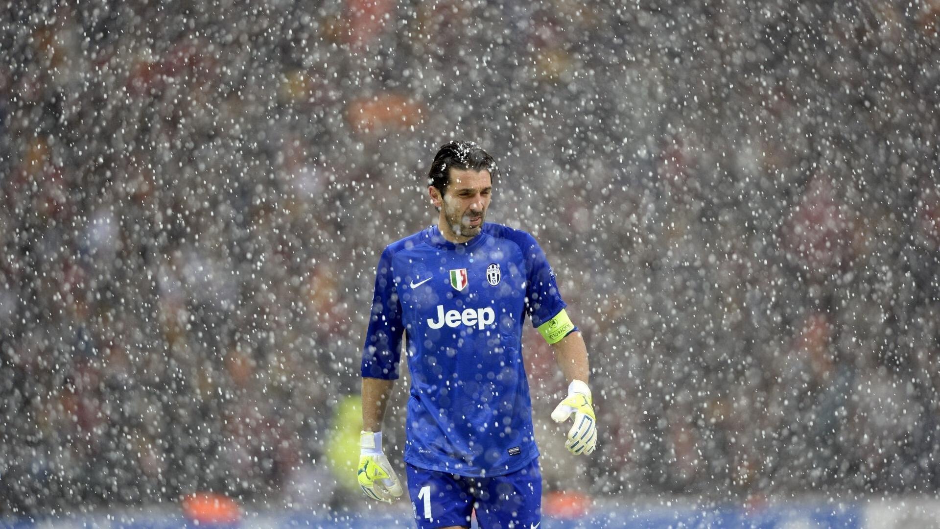 邮报:曼联24/25财年亏损约1亿镑,总债务超10亿镑